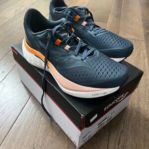 Saucony Women’s Endorphin Speed 4 shoes - size 9.5